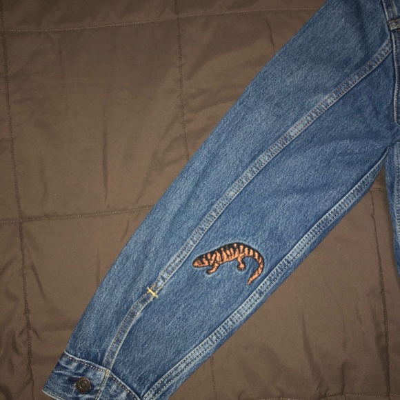 Levi’s Freehand Embroidered Trucker Jean Jacket - Picture 8 of 8